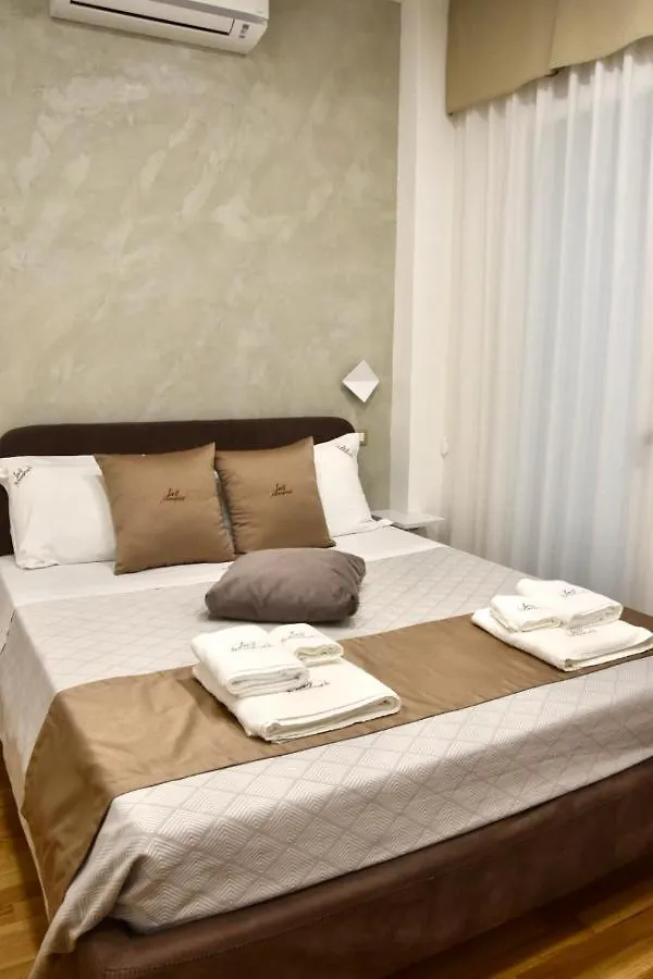Les 3 Chambres Lecce 0*,  Italië